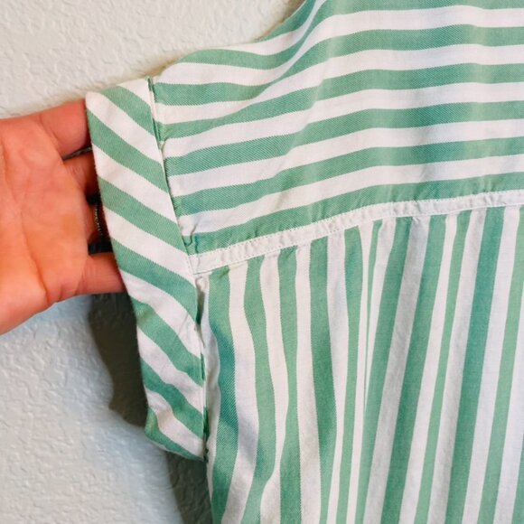 BeachLunchLounge Green White Casual Flowy Boxy Button Down Beach Shirt | Large - Picture 5 of 6